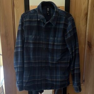 Men’s Mountain Hardware Flannel Button Up